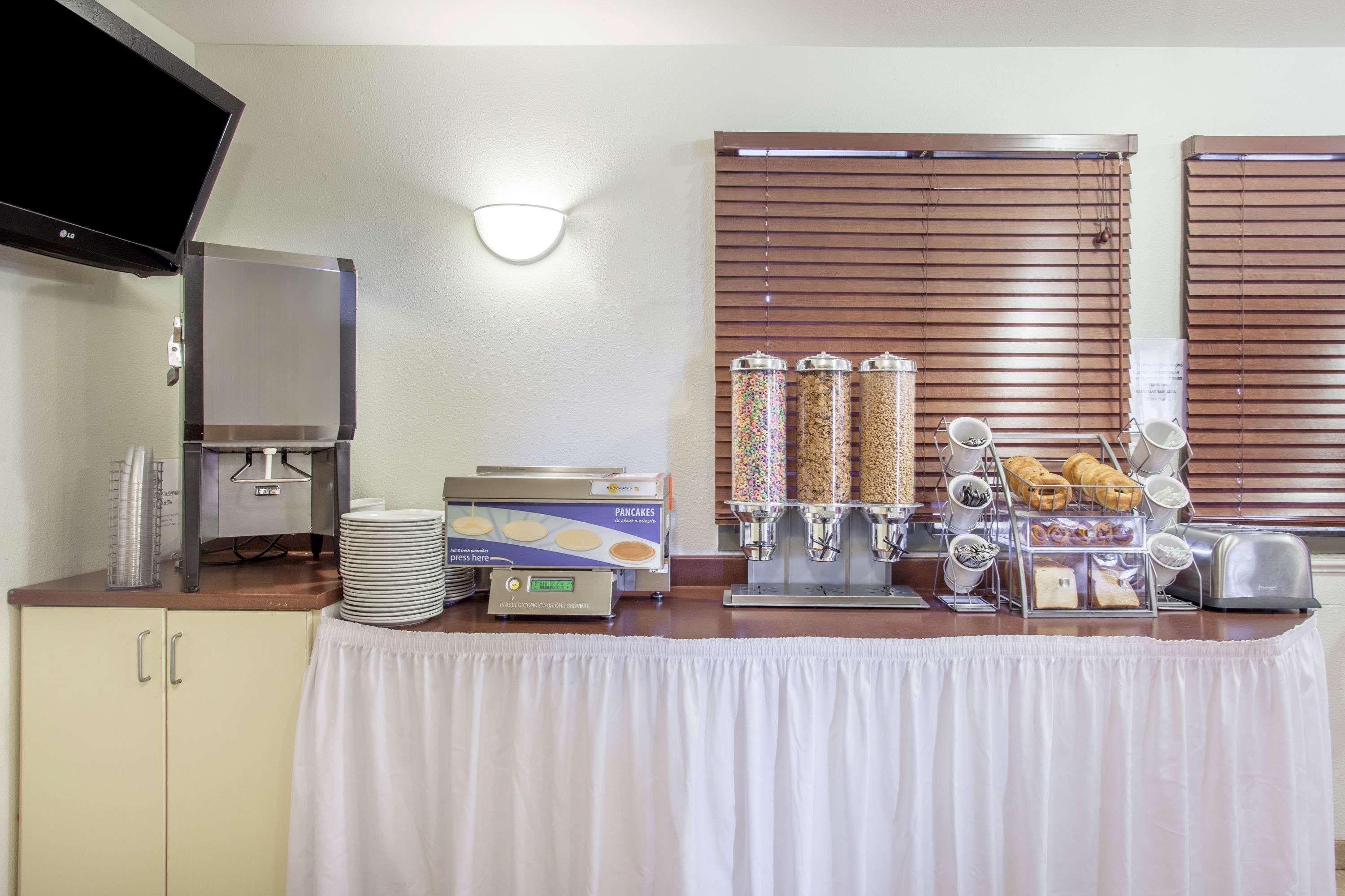 Super 8 By Wyndham Ns Hotel