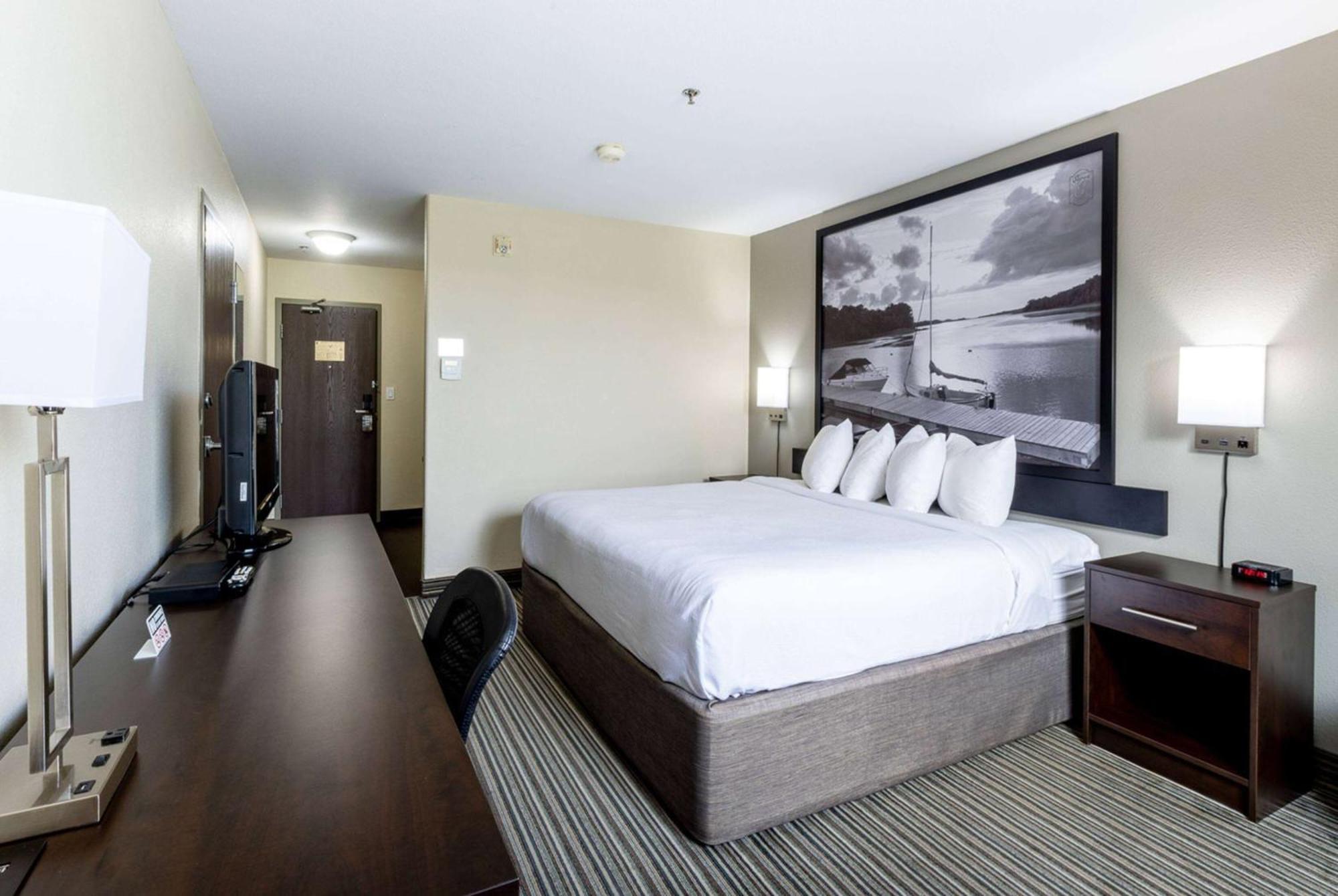 Super 8 By Wyndham Ns Hotel 2*