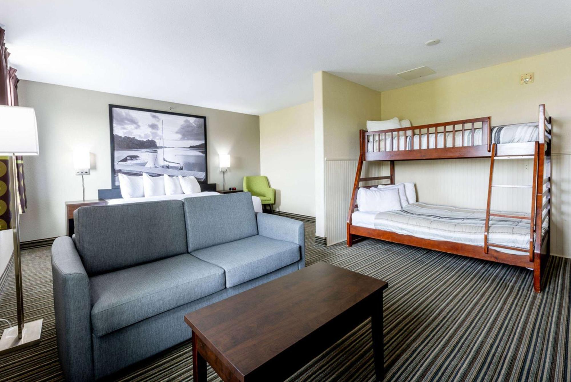 Super 8 By Wyndham Ns Hotel 2*