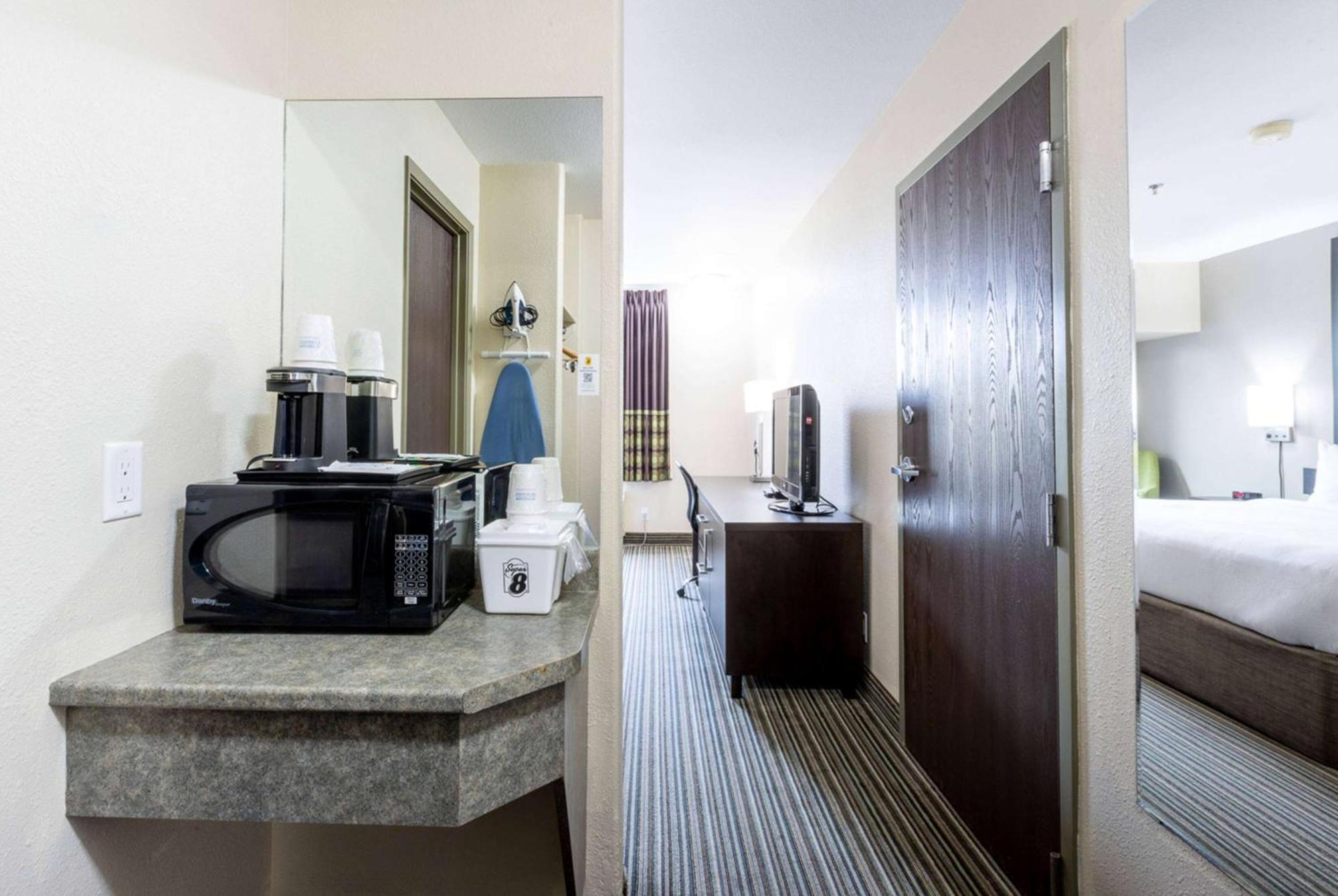 Super 8 By Wyndham Ns Hotel